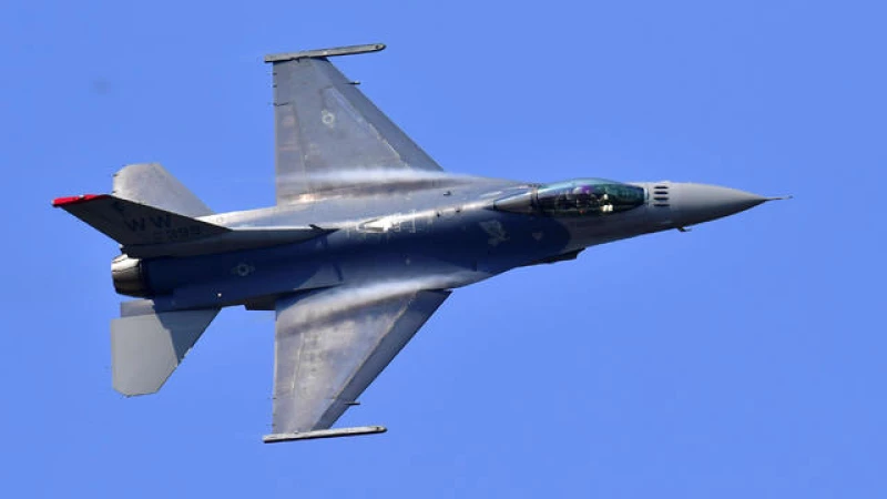 Dramatic Rescue: Pilot Survives as U.S. F-16 Fighter Jet Plunges into South Korean Waters