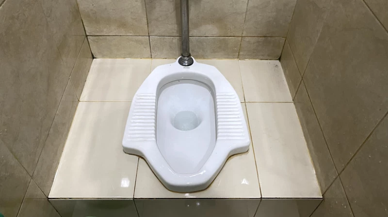 Squat toilet installation