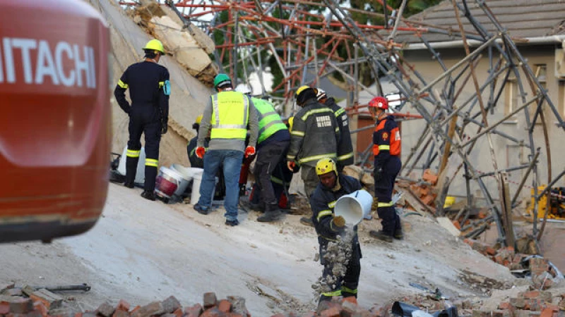 Race Against Time: Rescuers Struggle to Save Trapped Construction Workers from Building Collapse